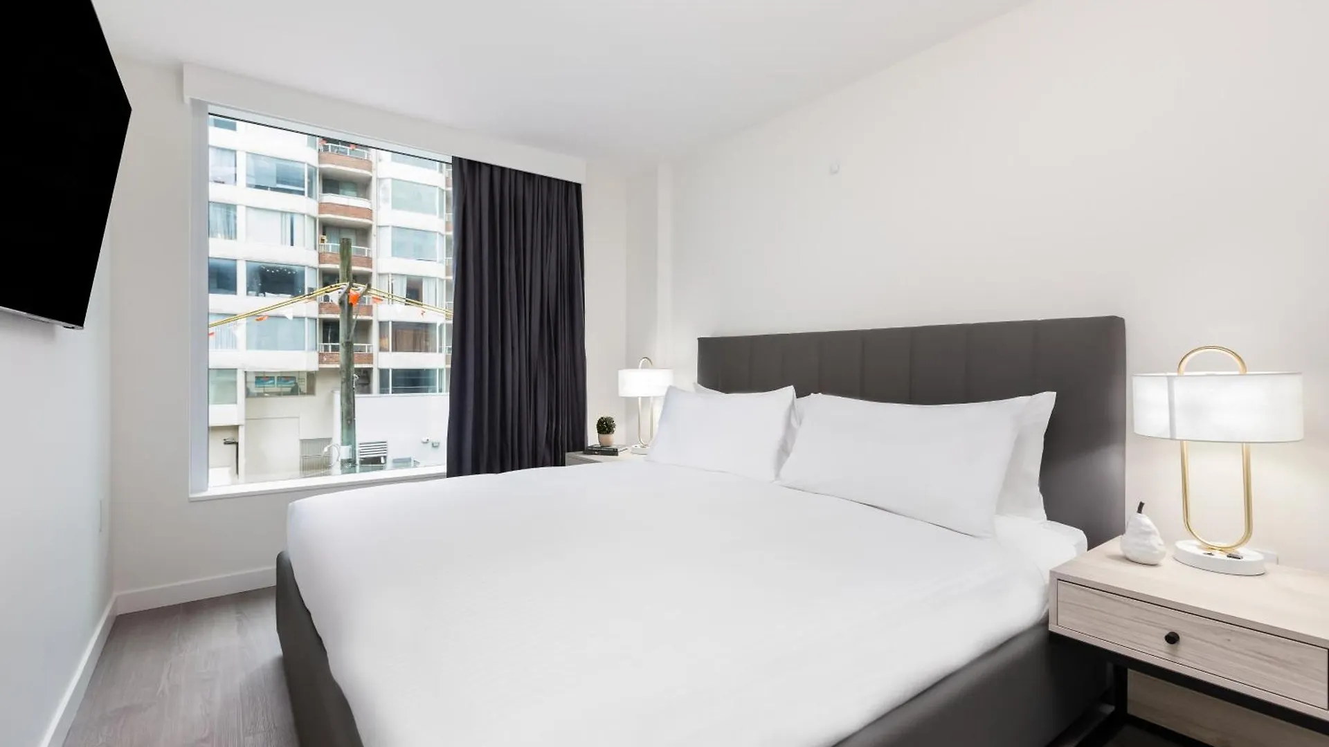 Level Downtown - Howe Hotel Vancouver